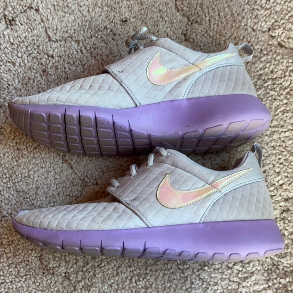 Nike Roche - Picture 2 of 5